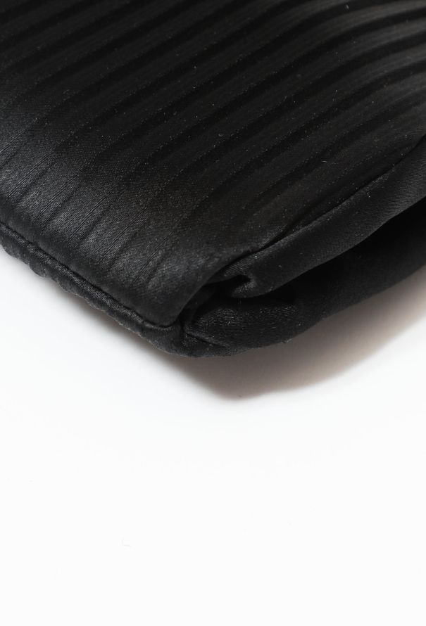 Exquisite Vintage Pleated Satin Minaudière - 8